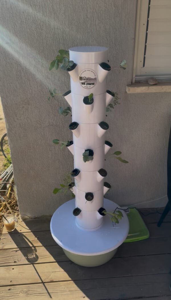 מגדל הידרופוני של משק 35 — צילום מלקוחות ומהחממות מגדל הידרופוני של משק 35 — צילום מלקוחות ומהחממות