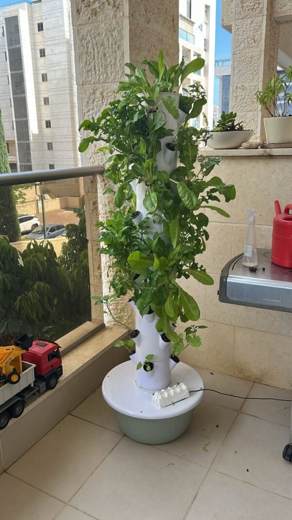 מגדל הידרופוני של משק 35 — צילום מלקוחות ומהחממות מגדל הידרופוני של משק 35 — צילום מלקוחות ומהחממות