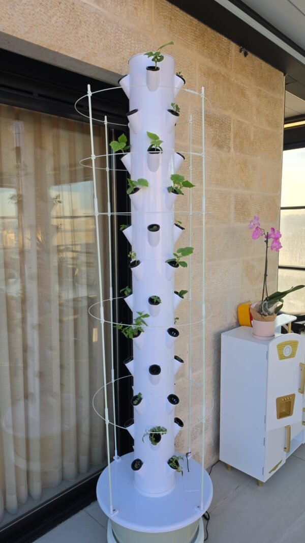 מגדל הידרופוני של משק 35 — צילום מלקוחות ומהחממות מגדל הידרופוני של משק 35 — צילום מלקוחות ומהחממות